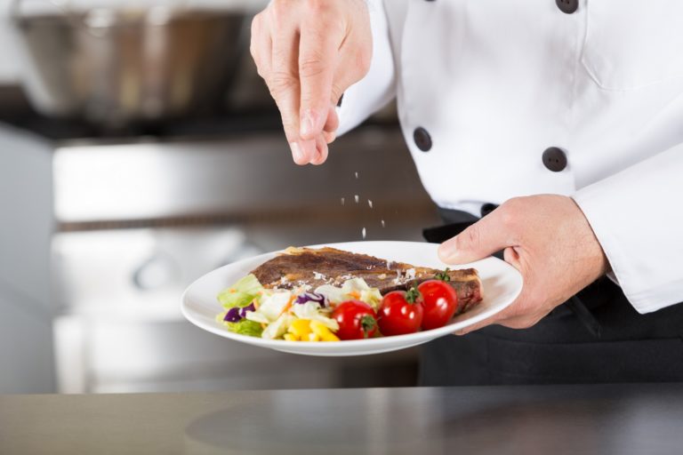 Faut-il saler la viande avant ou après la cuisson ? - Le Beef